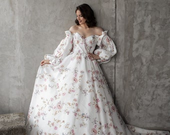 Floral wedding dress. Princess' dress. Organza wedding dress. Lush wedding dress. Long train