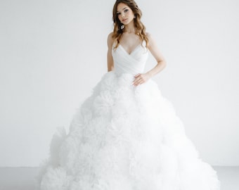 Wedding dress. Wedding dress with ruffles. Floral wedding dress. Сhic wedding dress. Wedding dress with long train.