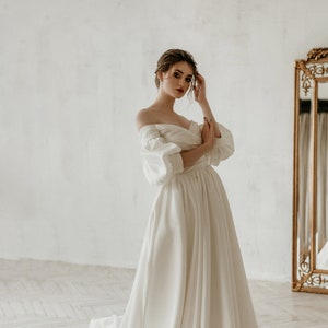 wedding dress/ satin dress/ Chris style/ long dress puffy sleeve
