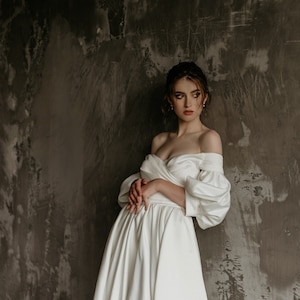 wedding dress/ satin dress/ Chris style/ long dress puffy sleeve
