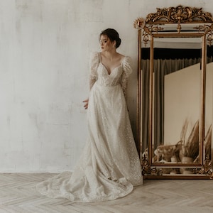 wedding dress with long sleeves. sparkling wedding dress. wedding dress with reflective particles. puffy sleeve. Camille style.