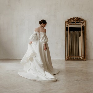 wedding dress/ satin dress/ Chris style/ long dress puffy sleeve