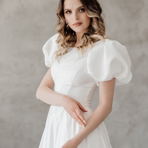 Wedding dress. Wedding dress with sleeve. Satin wedding dress. Chic wedding dress.