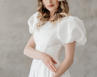 Wedding dress. Wedding dress with sleeve. Satin wedding dress. Chic wedding dress.