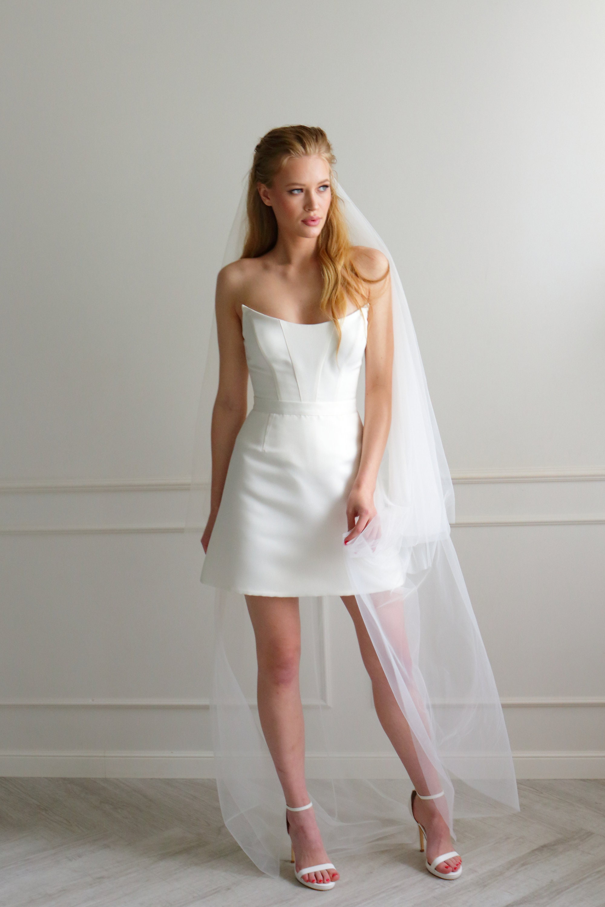 Mini wedding dress plus size. Short wedding dresses. fashionable wedding dress. corset and skirt can be worn separately.