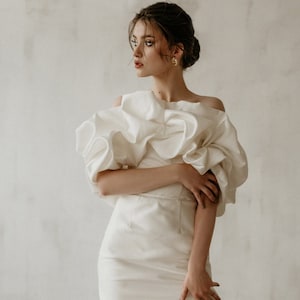 Vestido de noiva curto plus size. Vestido de noiva. Vestido de noiva curto e minimalista. Vestido de noiva estilo clássico. Vestido de noiva curto. Estilo Brenda