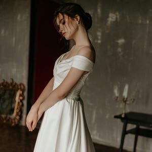 Wedding dress/ satin dress/ Chris style/ puff sleeve/ wedding dress with long sleeve/ dress/ wedding dress with long train/ image 2
