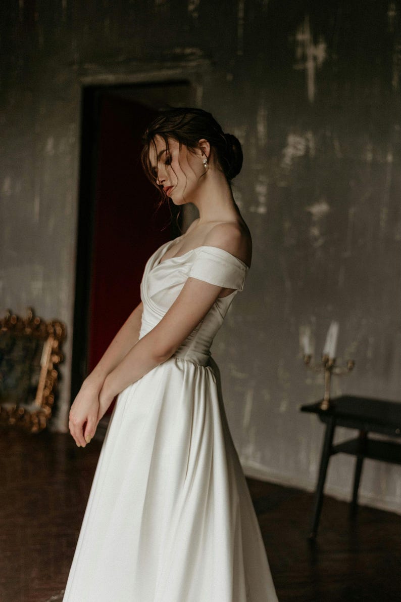 Wedding dress/ satin dress/ Chris style/ puff sleeve/ wedding dress with long sleeve/ dress/ wedding dress with long train/ image 2