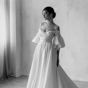 wedding dress/ satin dress/ Chris style/ long dress puffy sleeve