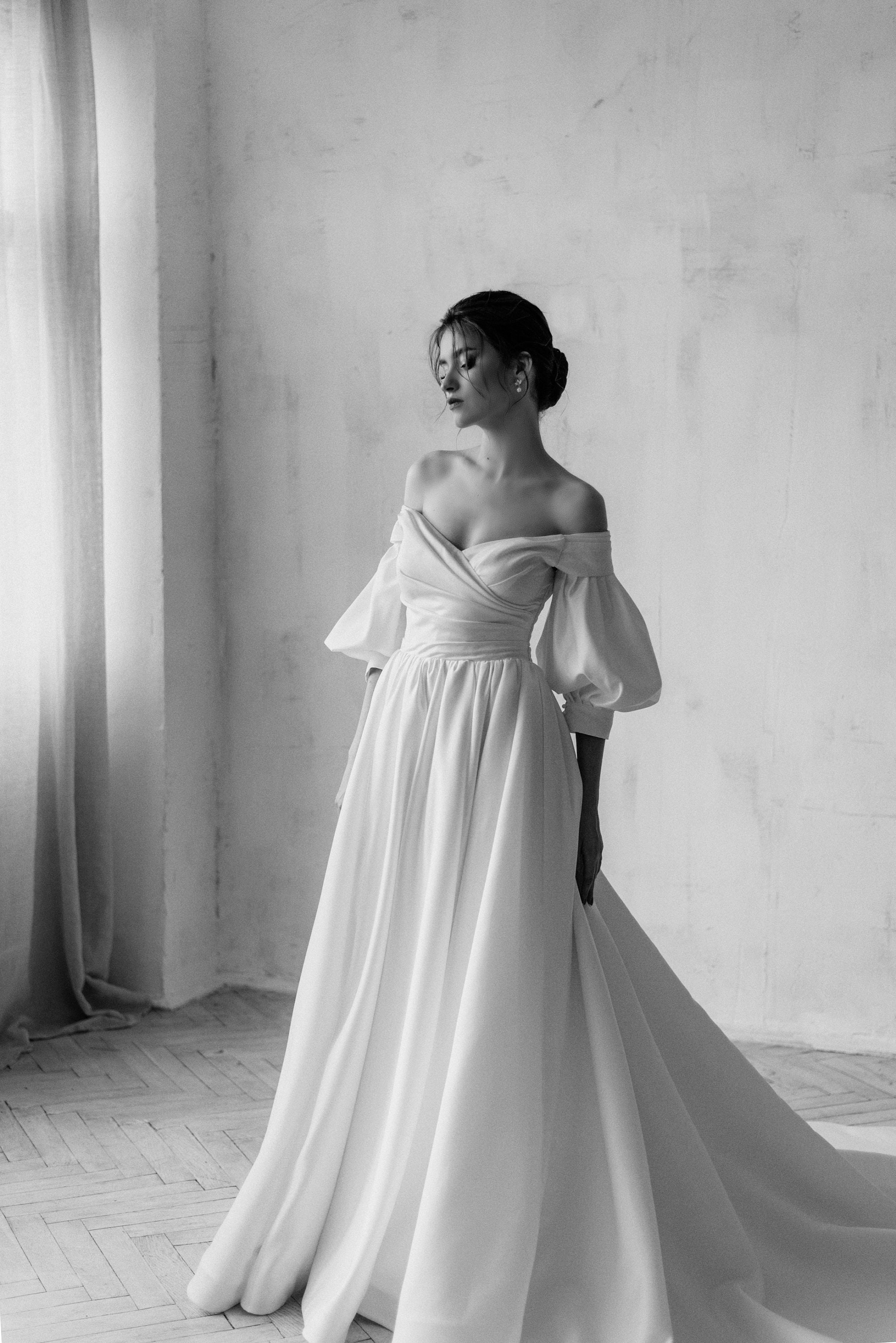 Wedding Dress/ Satin Dress/ Chris Style/ Puff Sleeve