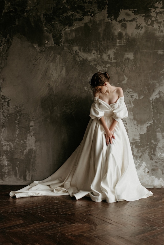 Buying a wedding dress on etsy cheap