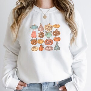 Retro Pumpkin Fall Thanksgiving Women&#39;s Sweatshirt