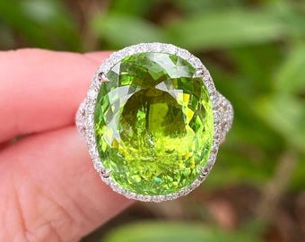 Großer Peridot Ring | Kissenschliff Peridot Ring | Grüner Edelstein Verlobungsring | Diamant Halo Statement Ring | August Birthstone Geschenk für Sie