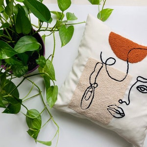 Funda de almohada con aguja perforada, funda de almohada abstracta bohemia, funda de cojín con cara de mujer con arte lineal, decoración interior de moda, arte facial moderno
