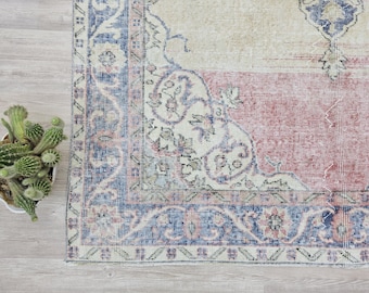 Vintage Distressed Turkish Rug – Large Faded Oriental Area Rug, Pastel Beige & Red Worn Oushak Carpet, Boho Farmhouse Home Deco 5.4x8.7 ft