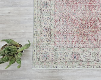 5x9 Vintage Turkish Rug, Red Floral Pattern, Area Rug, Elegant Home Decor, Unique Traditional Design 5.2x8.9 ft