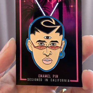 Conejo Retro Enamel Pin, Parody, Conejo Malo