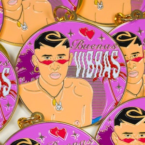 Parodia de Bad Bunny &quot;Buenas Vibras&quot;. Llavero de coche, regalo, latino.