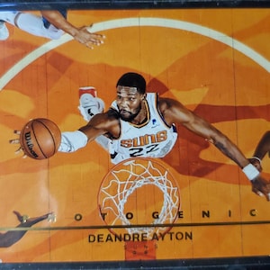 DeAndre Ayton Phoenix Suns Panini Photogenic Debut Hobby 2021-22 Carte de base Gold Foil