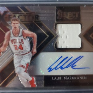 Lauri Markkanen Chicago Bulls/Utah Jazz 2019-20 Panini Select X-Factor Patch Autograph 111/199