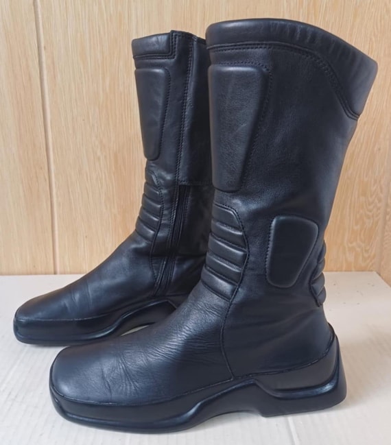 小物 FW1999 PRADA LEATHER GROVE Prada FW1999 Black Leather Moto Boots – Vintage Designer