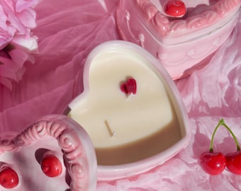 Vintage Cake Soy Candle - Macaron Candle - Valentine's Day Decor - Vintage Heart Cake - Gifts For Her - Ceramic Candle