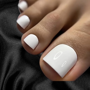 White Press On Toenails Set 24 pc Set Glossy White Short Square Shaped Fake Nails w/ Stick-On Jelly Glue, Mini Nail File, and Mesh Gift Bag