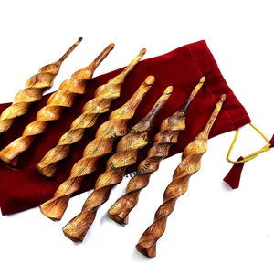 Twist Ergonomic Wood Crochet Hooks: Handcrafted Set of 7 (4mm-10mm)