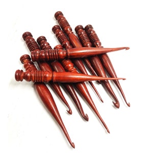 Handcrafted Wooden Crochet Hook Set: Ergonomic Grip, 10 Sizes