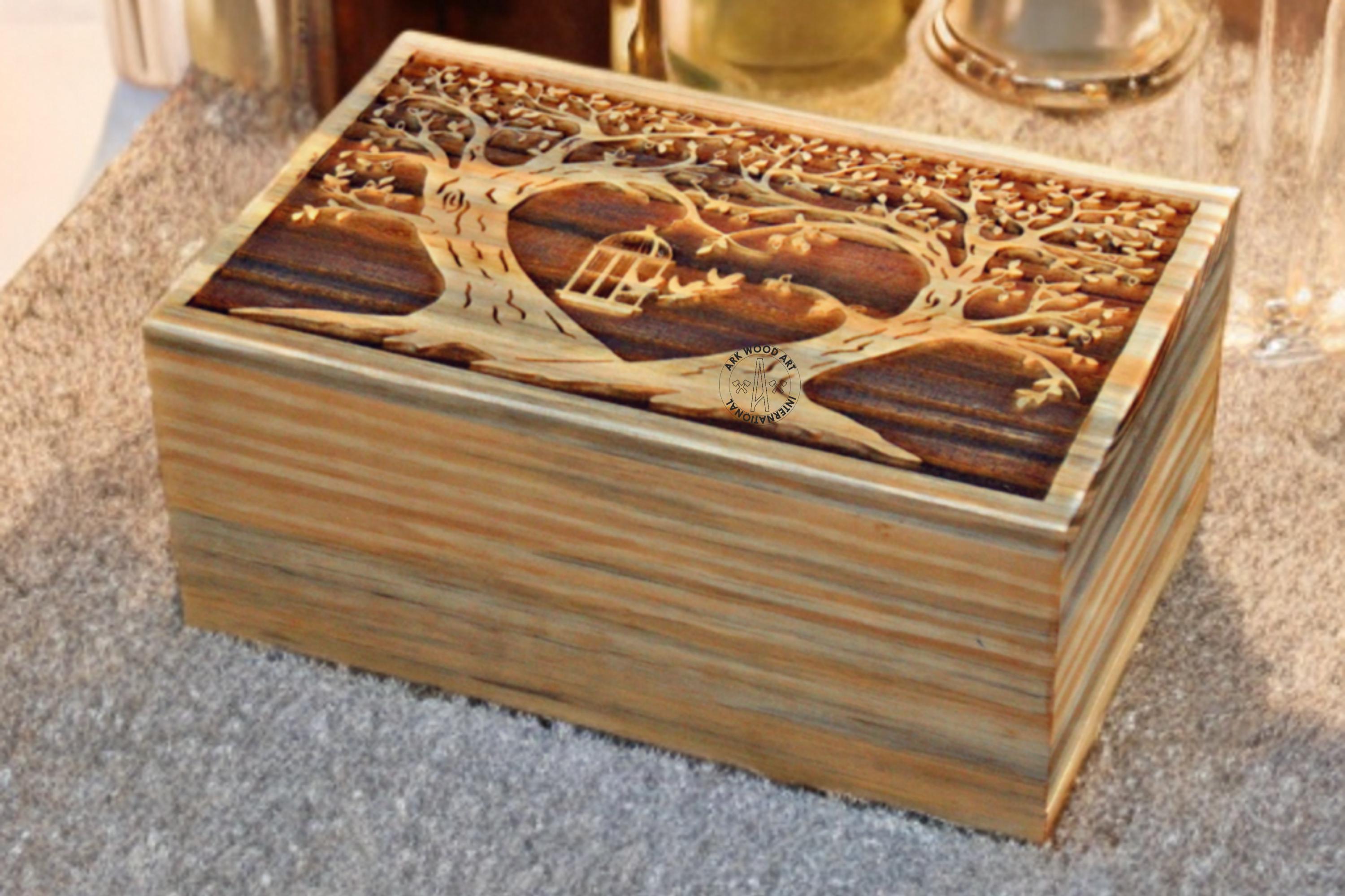 Urna funeraria artigianale in legno di pino con albero della vita: ricordo commemorativo personalizzato - Italia