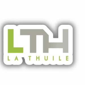 以下が含まれることがあります： クリーム、ライトグレー、ダークグレーの3色の、つや消し仕上げの陶器製マグカップのセット。 各マグカップはシンプルでミニマリストなデザインで、コーヒーや紅茶に最適です。