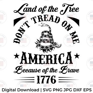 Może przedstawiać: Czarno-biały projekt graficzny przedstawiający zwiniętego węża z tekstem "Land of the Tree Don't Tread On Me *AMERICA* Because of the Brave 1776" i słowami "Digital Download | SVG PNG JPG DXF EPS".