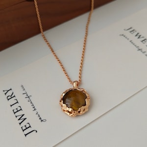 18K Gold Tiger’s Eye Pendant Necklace - Elegant Natural Stone Jewelry