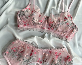 Lace lingerie set