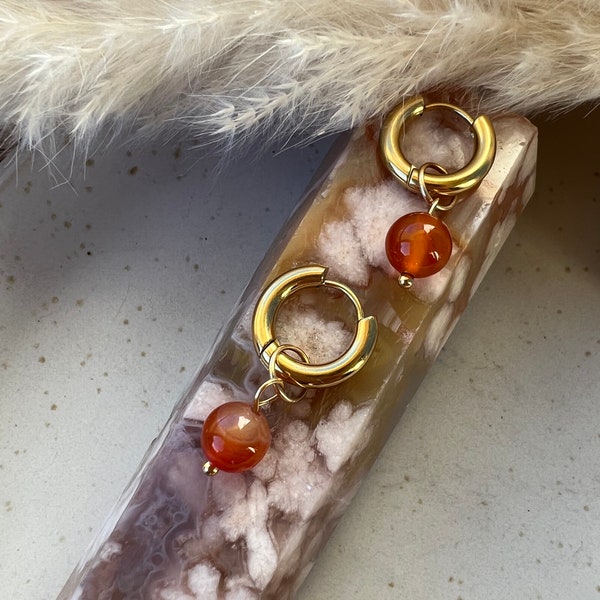 Boucles d’oreilles anneau en acier inoxydable doré et perle de cornaline