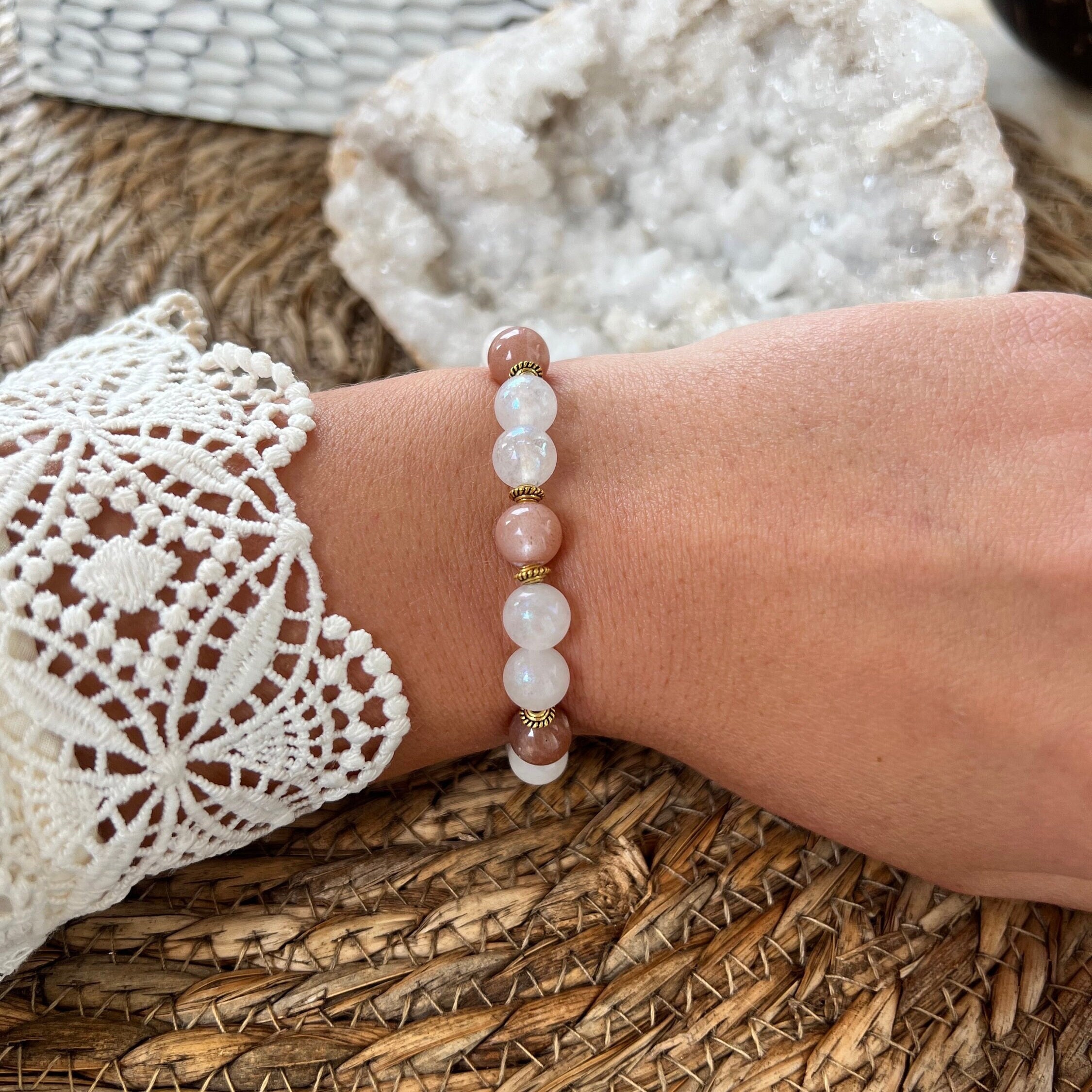 Moonstone and sun bracelet in 8 mm beads