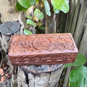 Gesneden houten kist Triquetra - klein