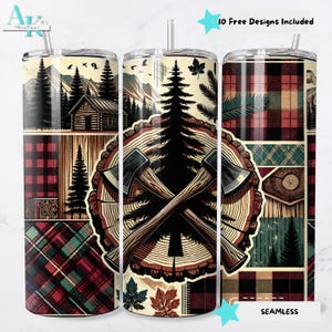 Pode incluir: Três canecas isoladas de aço inoxidável com um tema rústico de lenhador. Cada caneca apresenta um design diferente, incluindo uma cabana, machados cruzados e padrões xadrez. As canecas têm uma palhinha e são decoradas com um design inspirado na natureza.