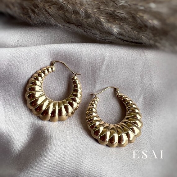 Scalloped hoop earrings deals