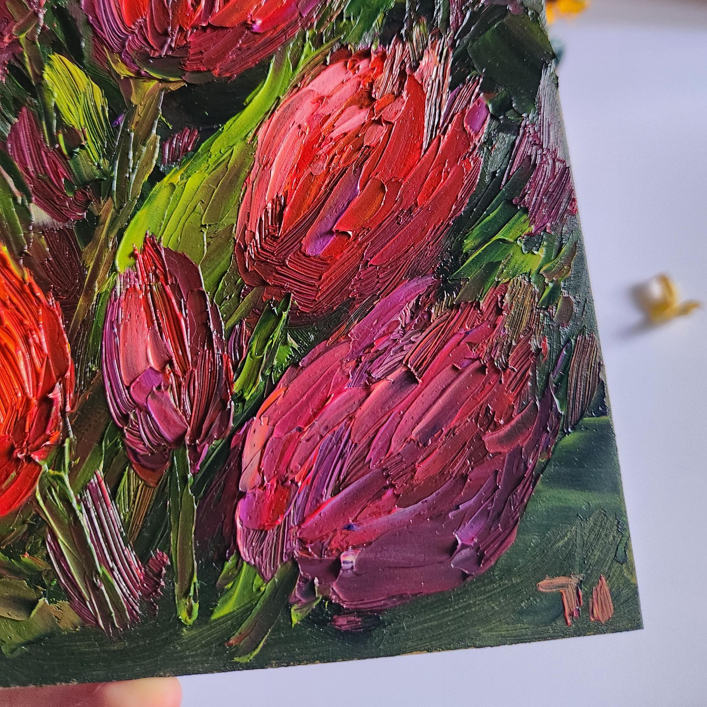 赤いチューリップの油絵：花のパレットナイフアート（8x8インチ