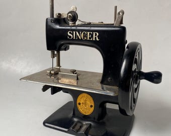 Vintage Singer Sew Handy Children's Sewing Machine Model 20 Circa 1950 6in