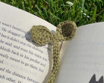 Little leaf bookmark | Crochet nature accessory | Fabric cottagecore book