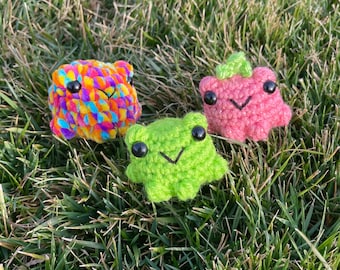 Emotional support frogs | Crochet animal plush | Worry toy | Amigurumi amphibian