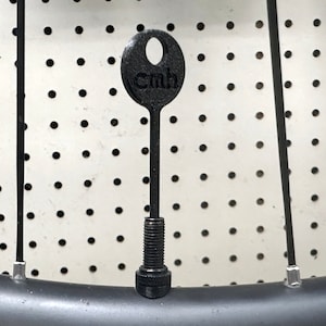 Tubeless tire sealant dipstick