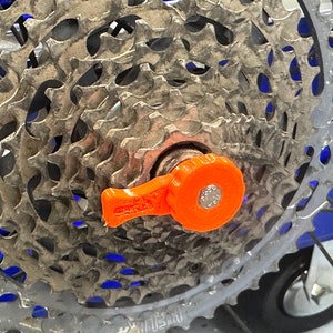 Thru-axle endcap retainer