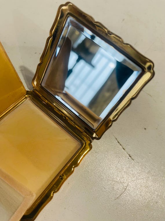 Stratton Square Solid Powder Compact 1950s Stratton Square Powder Compact with Black Ename… - Gem