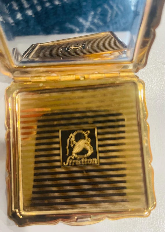 Stratton Square Solid Powder Compact 1950s Stratton Square Powder Compact with Black Ename… - Gem