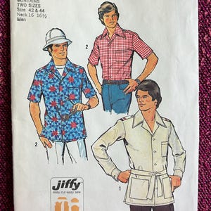Puede incluir: Patrón de costura Simplicity número 7362 para dos camisas. El patrón incluye instrucciones para una camisa a cuadros de manga corta, una camisa de manga larga con cinturón y una camisa floral de manga corta. El patrón es para las tallas 42 y 44, con un cuello de 16 o 16 1/2 pulgadas.