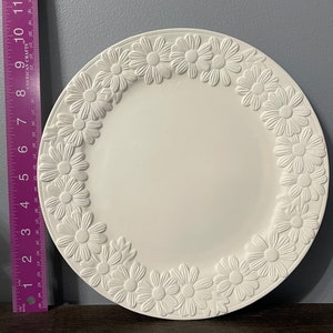 Piatto margherita in ceramica bisquit pronto per essere dipinto