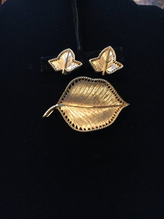 Bsk hotsell leaf earrings